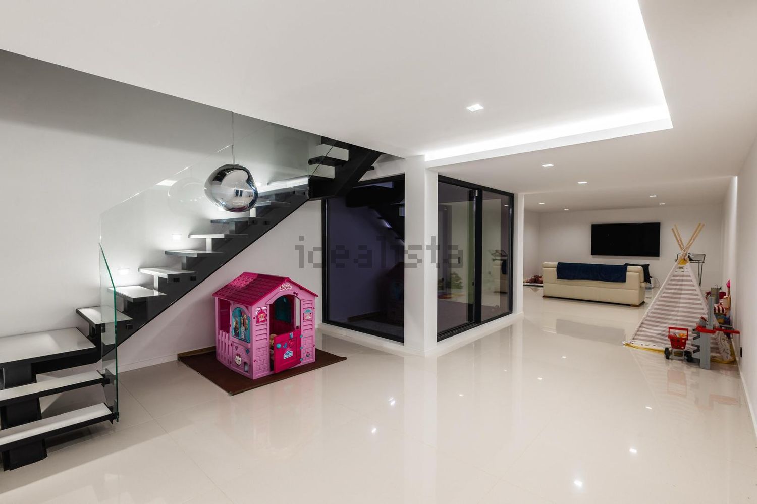 小楼房或独栋别墅出售在Rua das Mimosas - 详情