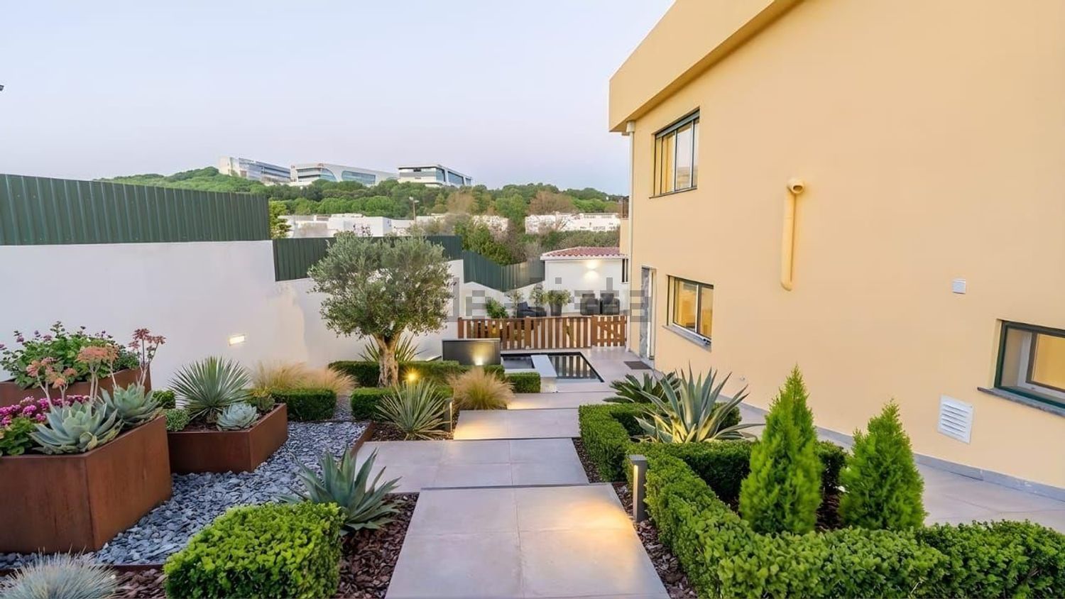 小楼房或独栋别墅出售在Avenida Engenheiro Arantes e Oliveira, 4 - 外立面