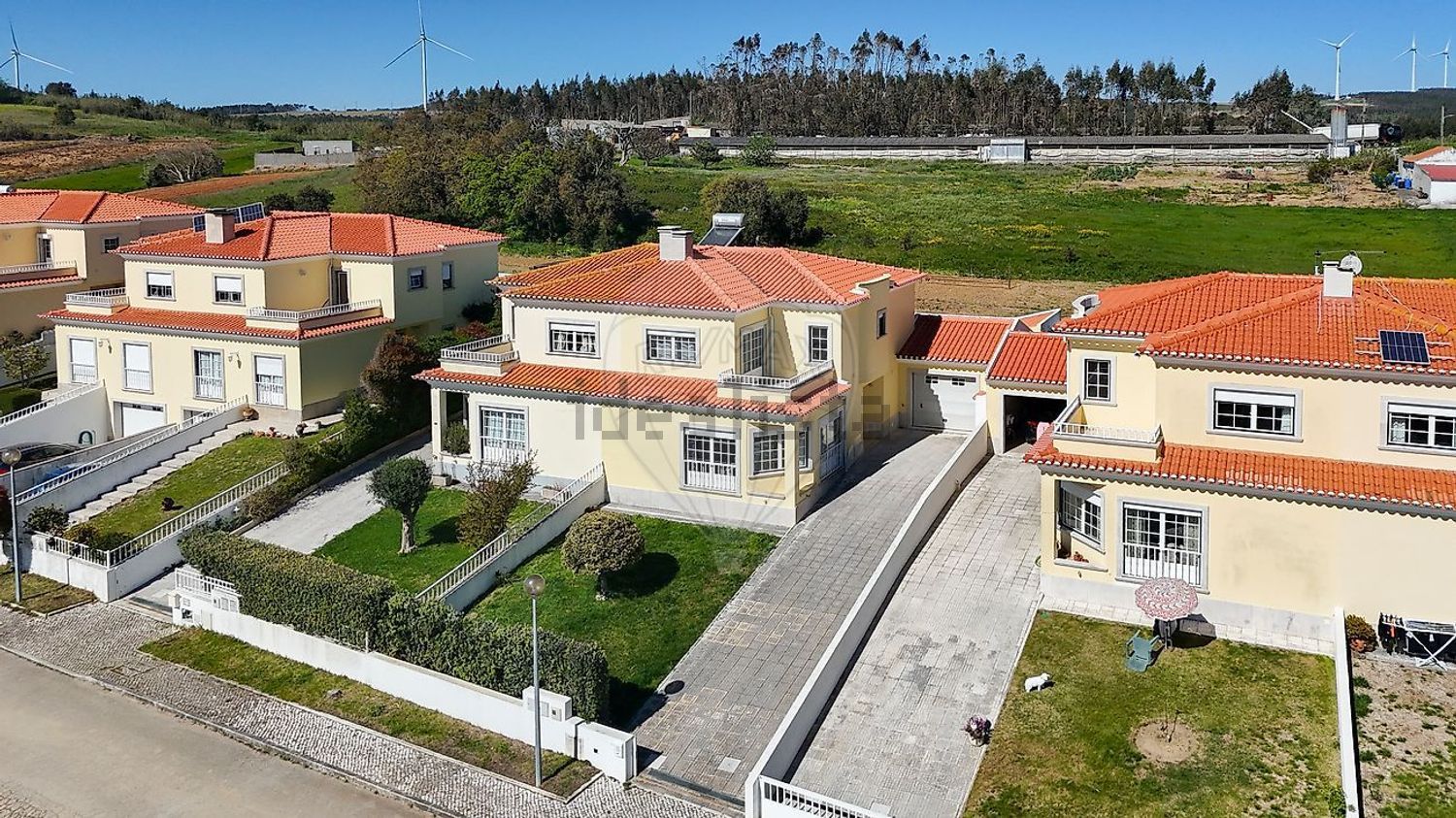 小楼房或独栋别墅出售在Rua da Engenheira - 外立面