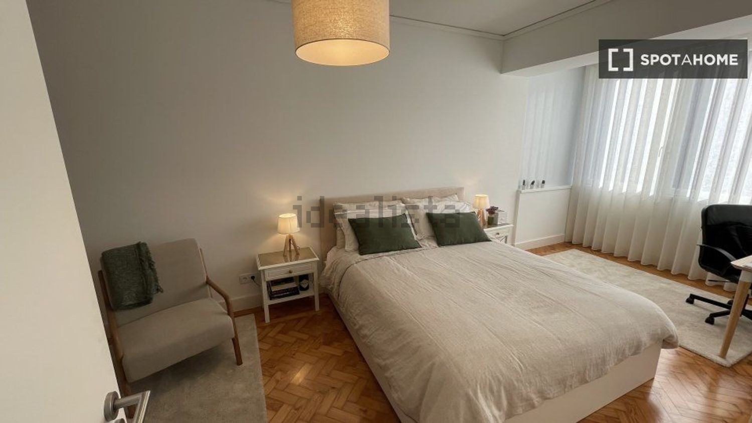 出租公寓 t1在Avenida General Roçadas - 卧室