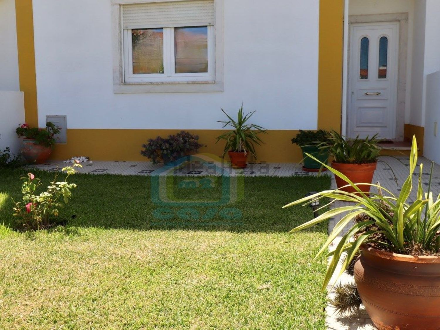 小楼房或独栋别墅出售在Rua Dona Aurélia, 13 - 外立面