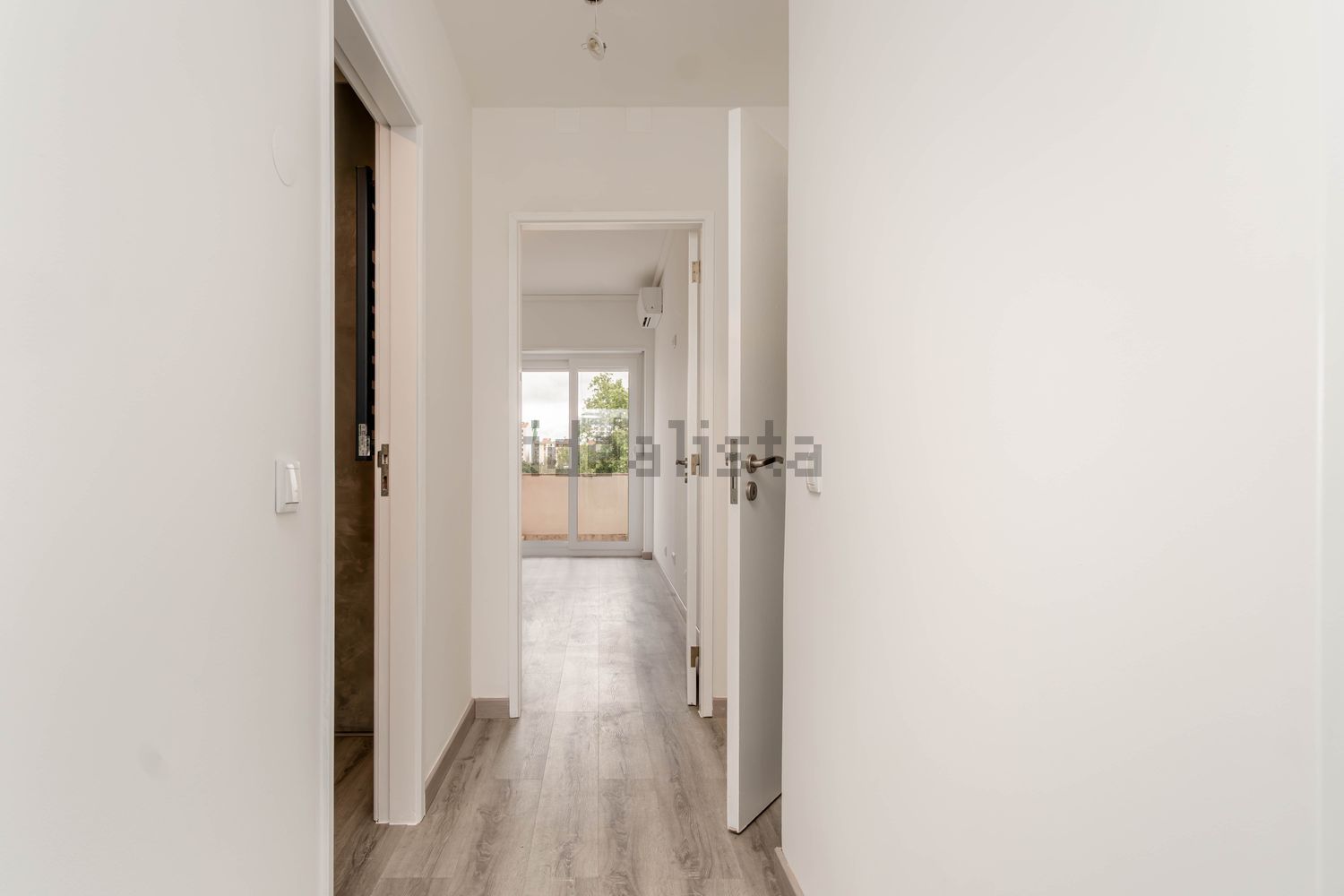 公寓 t3出售在Praça Rainha Santa - 过道