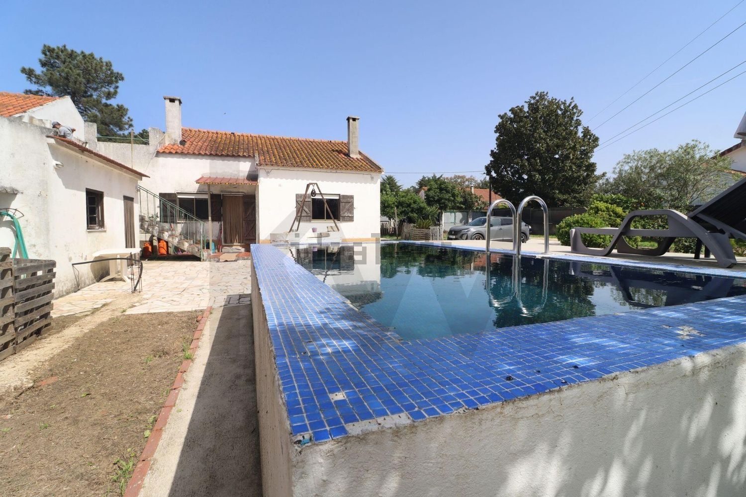 小楼房或独栋别墅出售在Rua António Aleixo - 游泳池