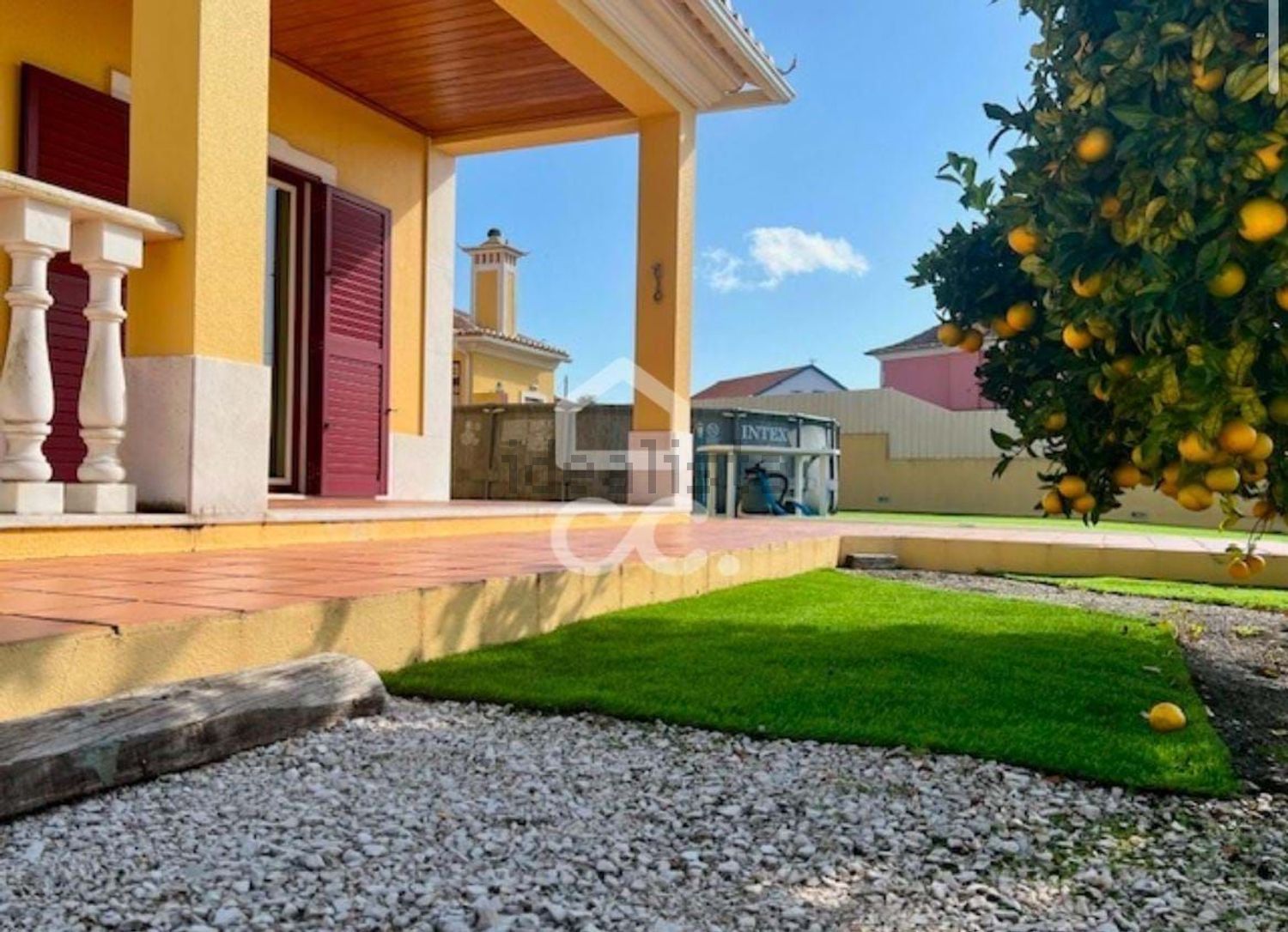 小楼房或独栋别墅出售在Milharado - 花园