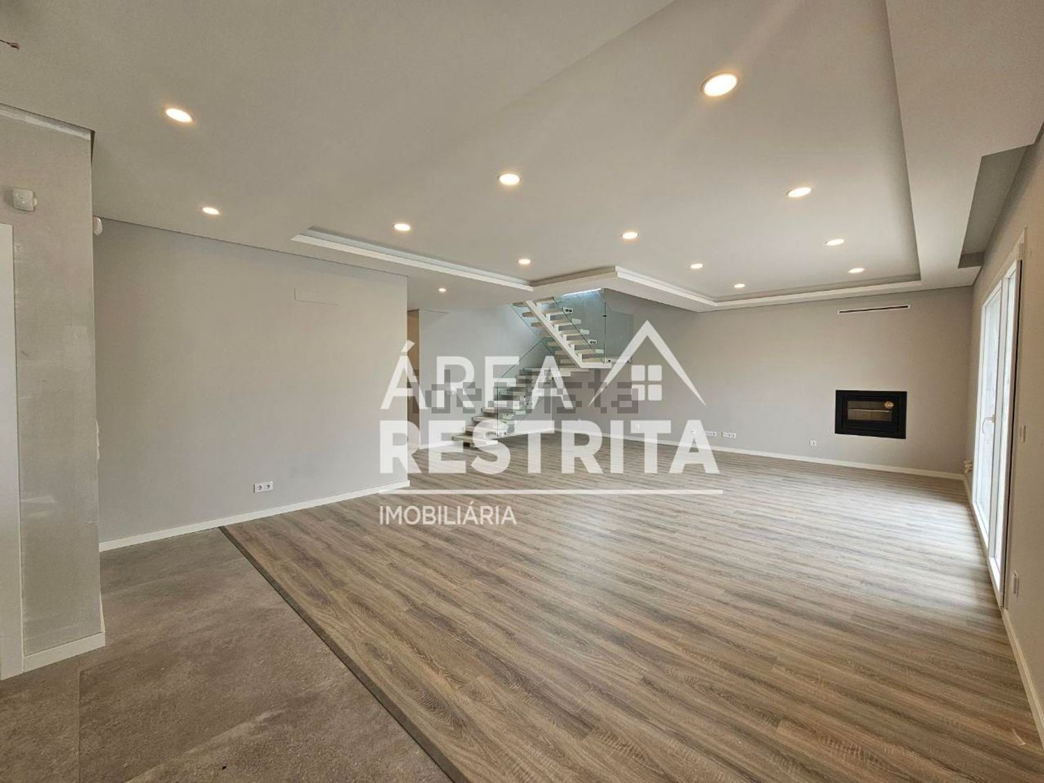 小楼房或独栋别墅出售在Vale de Choupos - Choilo - Galeotas - 客厅