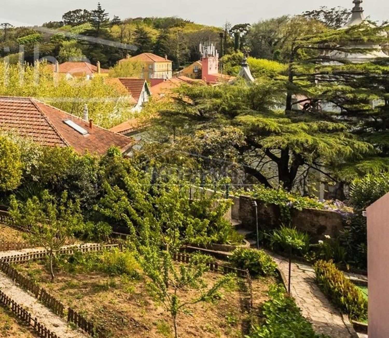 小楼房或独栋别墅出售在Rua Serpa Pinto - 花园