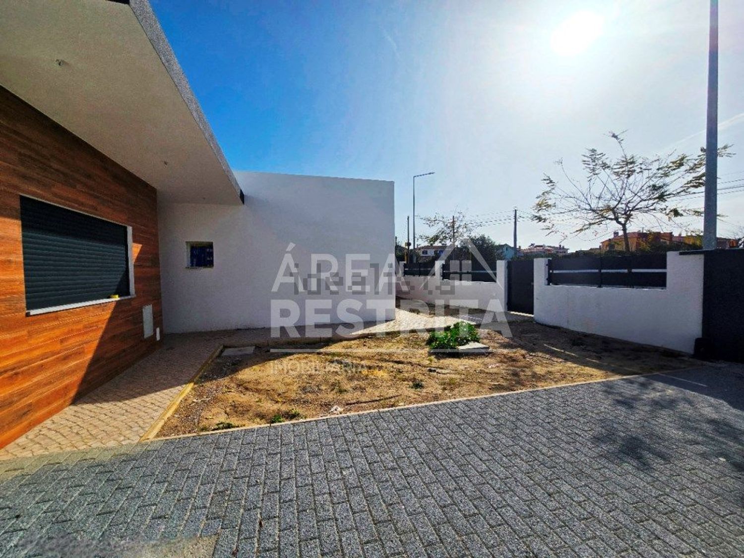 小楼房或独栋别墅出售在Rua Nova da Jardia - 外立面