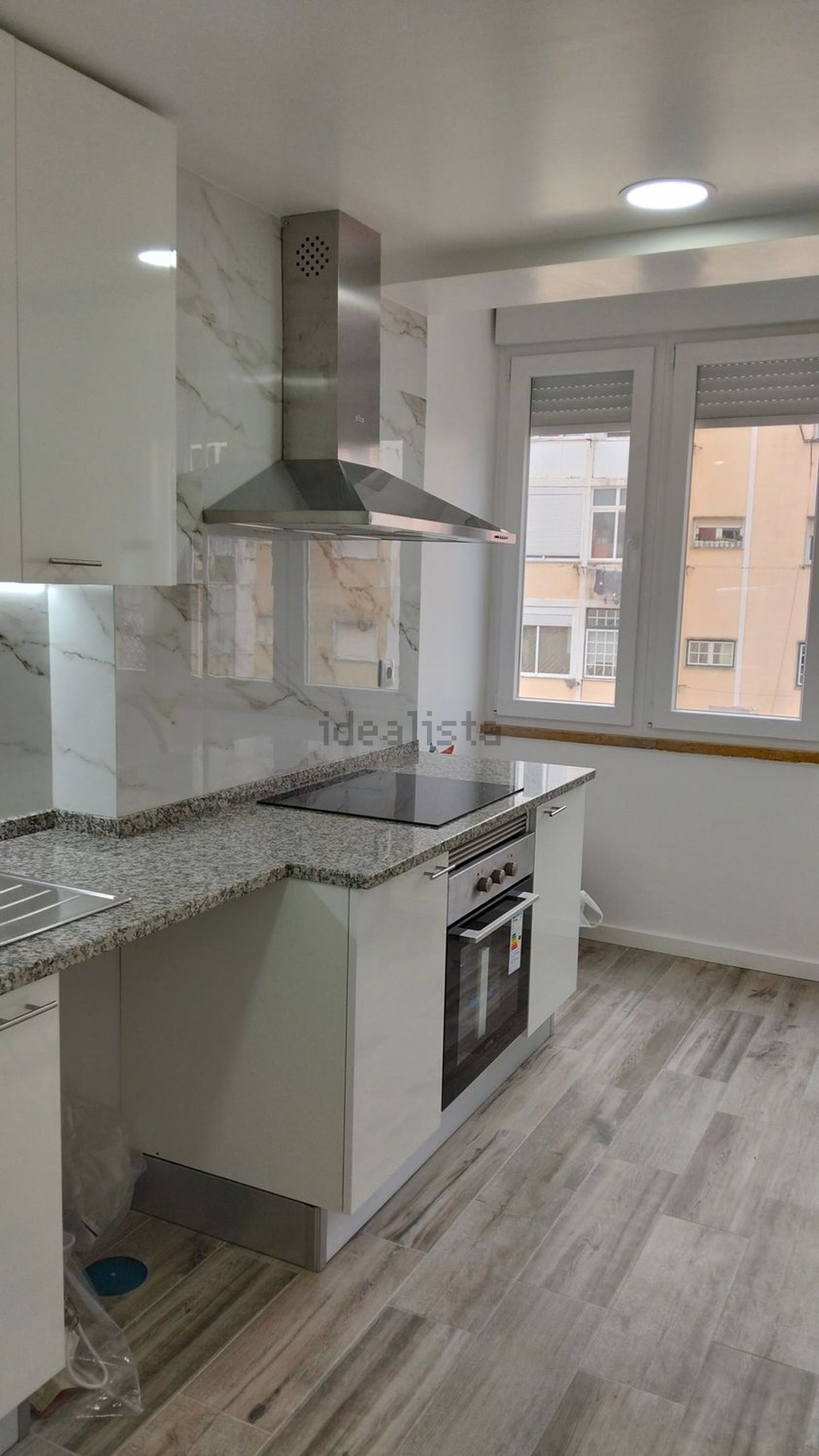 出租公寓 t2在Rua 1º de Maio, 22 - 厨房