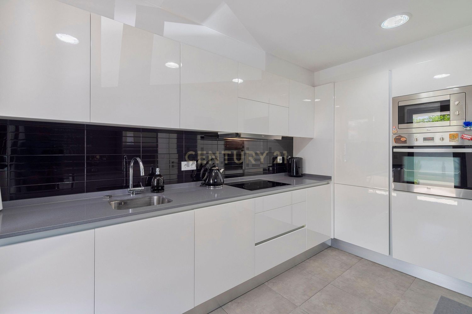 公寓 t1出售在Rua Vergílio Ferreira, 5 - 厨房