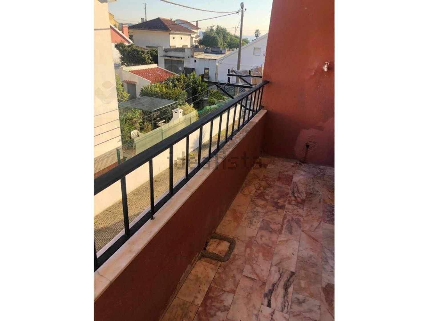 出租公寓 t2在Fanhões - 阳台