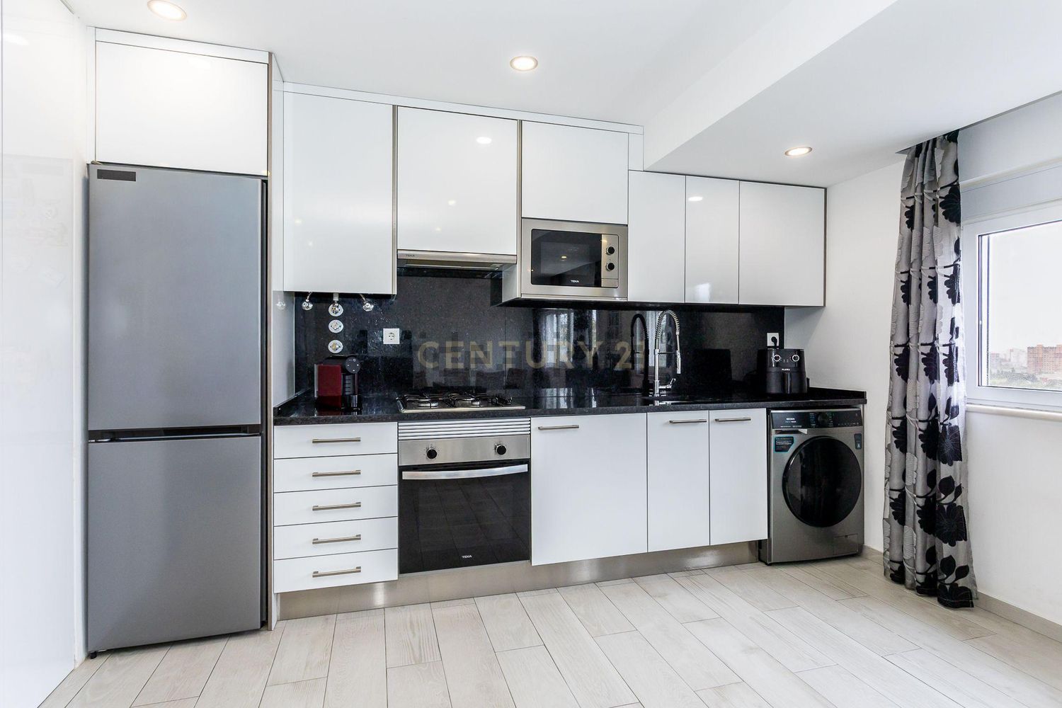 公寓 t2出售在Rua Luís Cristino da Silva, 222 - 厨房