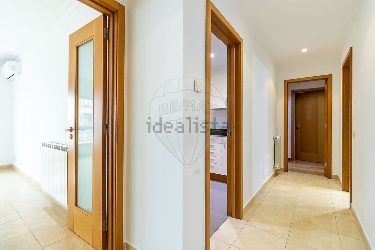 公寓 t2出售在Rua Doutor António Patrício Gouveia - 过道