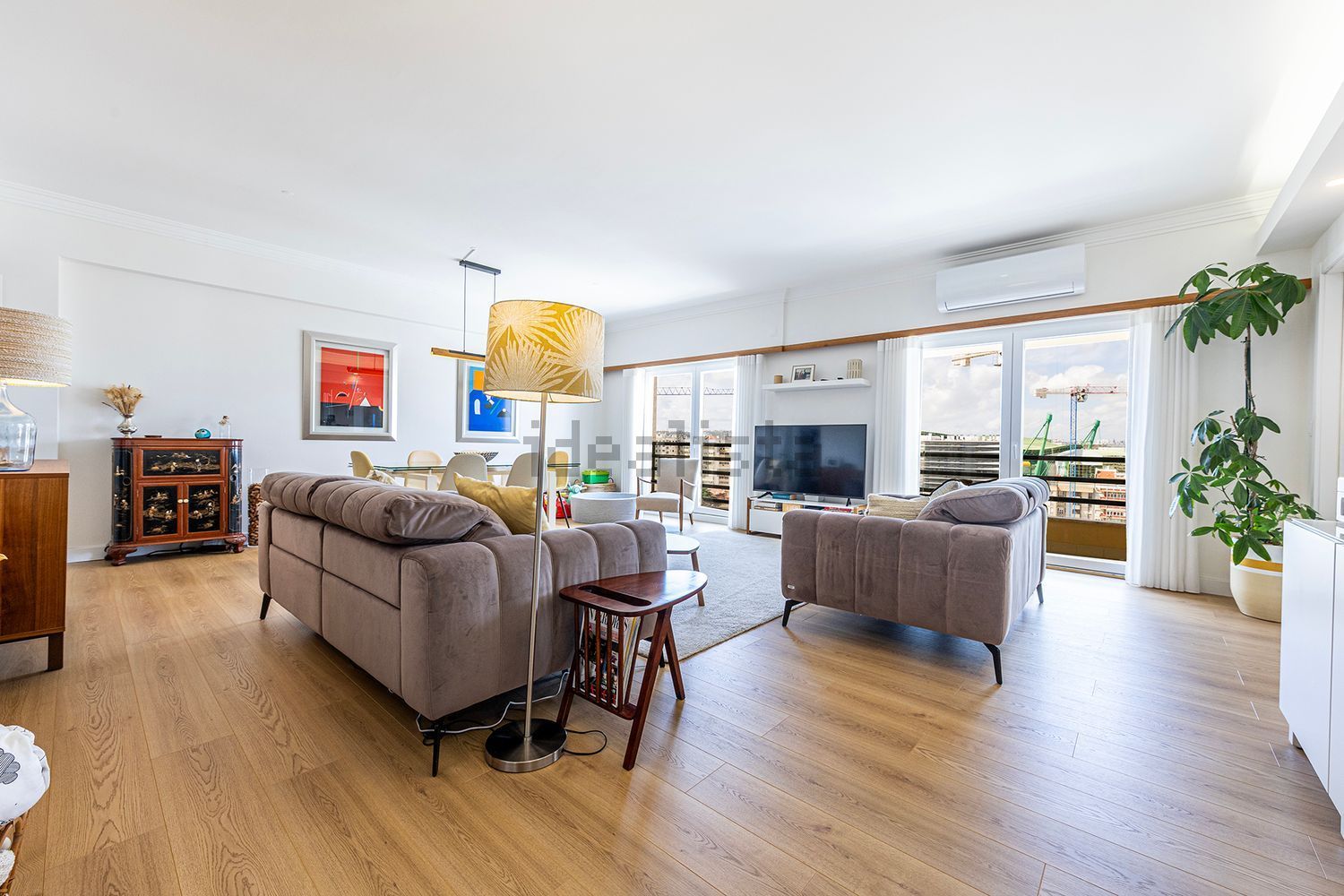 公寓 t4出售在Rua Embaixador Martins Janeira - 客厅