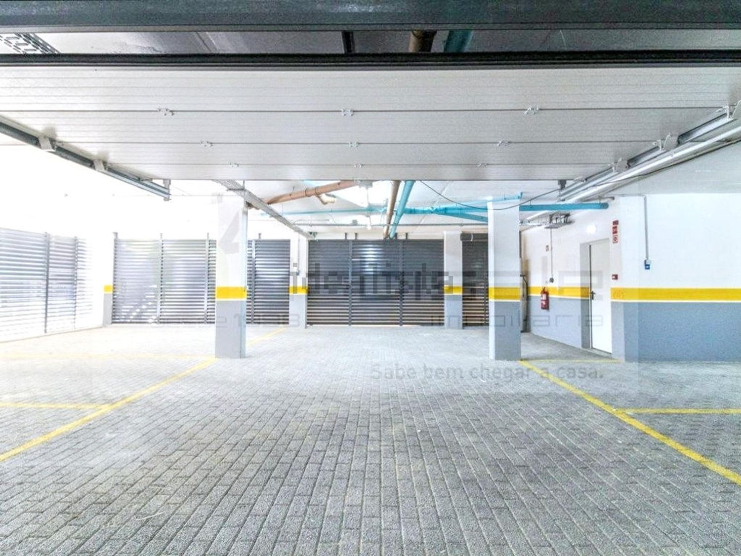 联排别墅出售在Rua Almirante Gago Coutinho, 58 a - 停车位