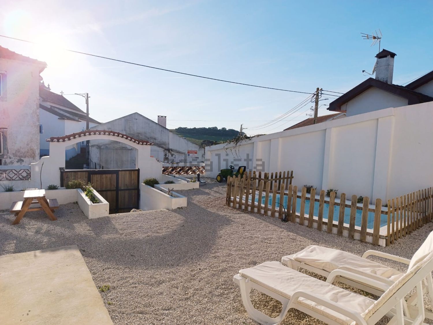 小楼房或独栋别墅出售在Peral - 外立面