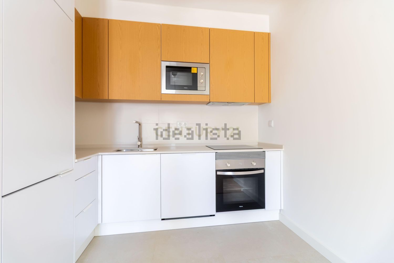 出租公寓 t2在Rua António Sérgio, 20 - 厨房