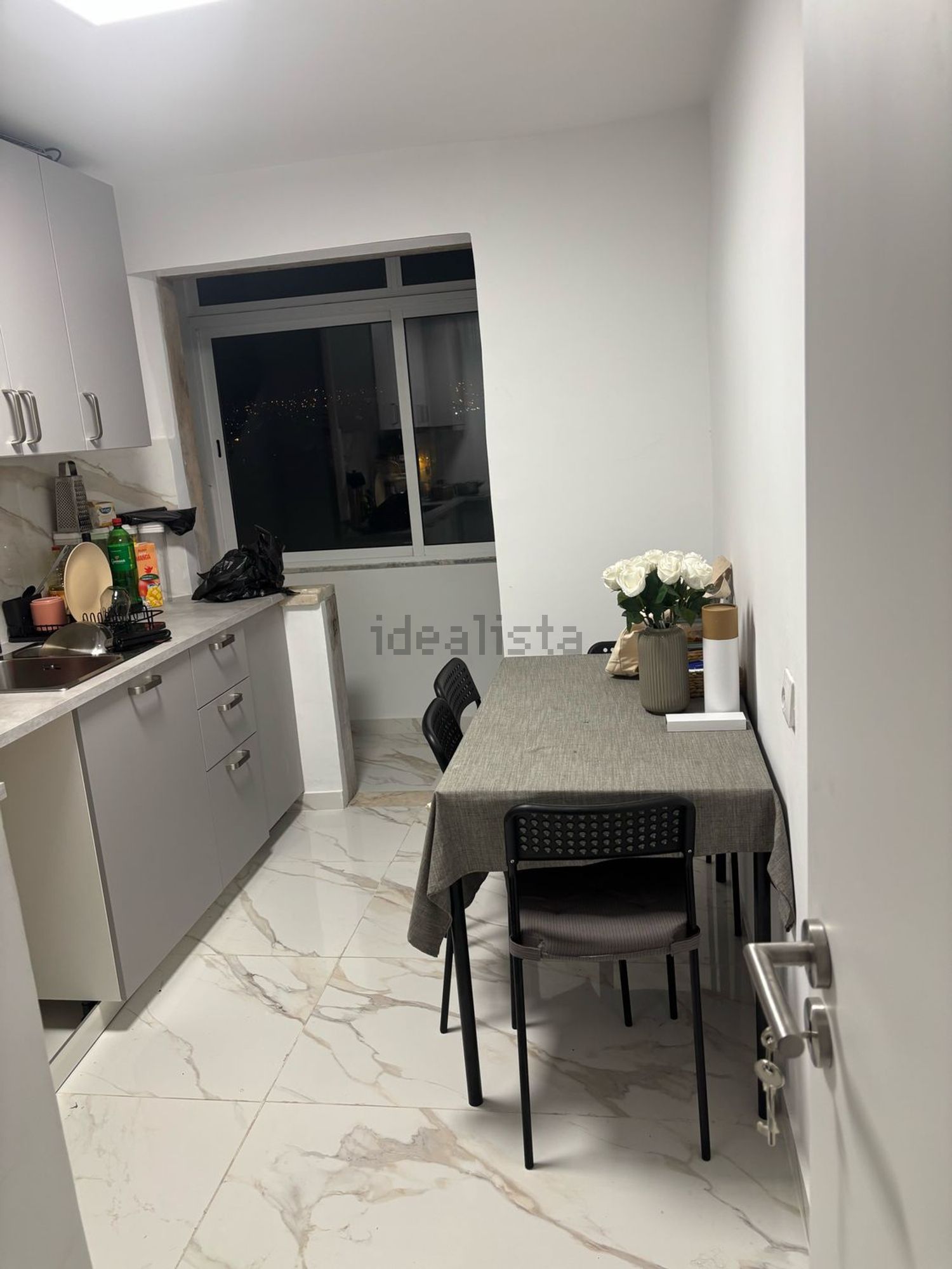 出租房间在Rua Fernão Mendes Pinto, 440 - 客厅