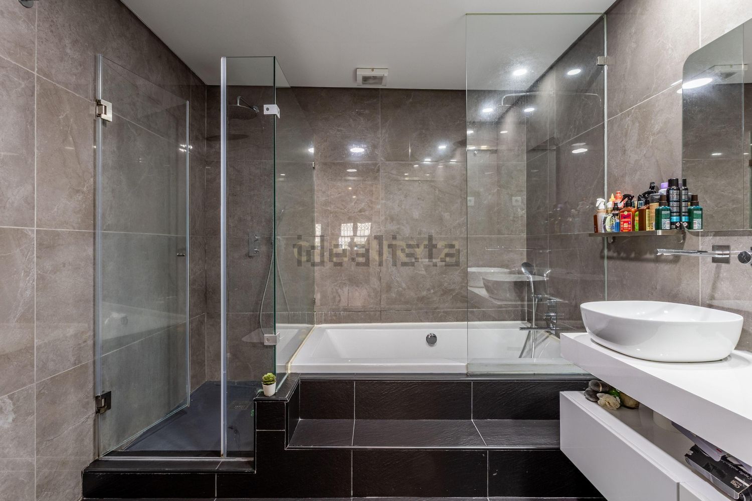 复式公寓出售在Rua Almirante Gago Coutinho, 118 - 卫生间