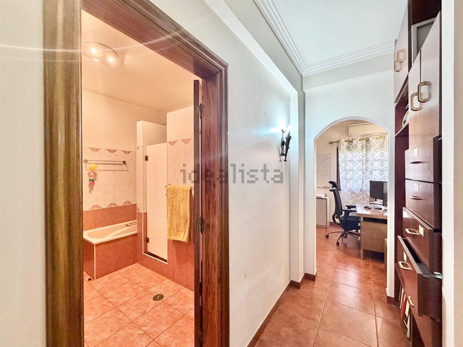 小楼房或独栋别墅出售在Alhos Vedros - 过道