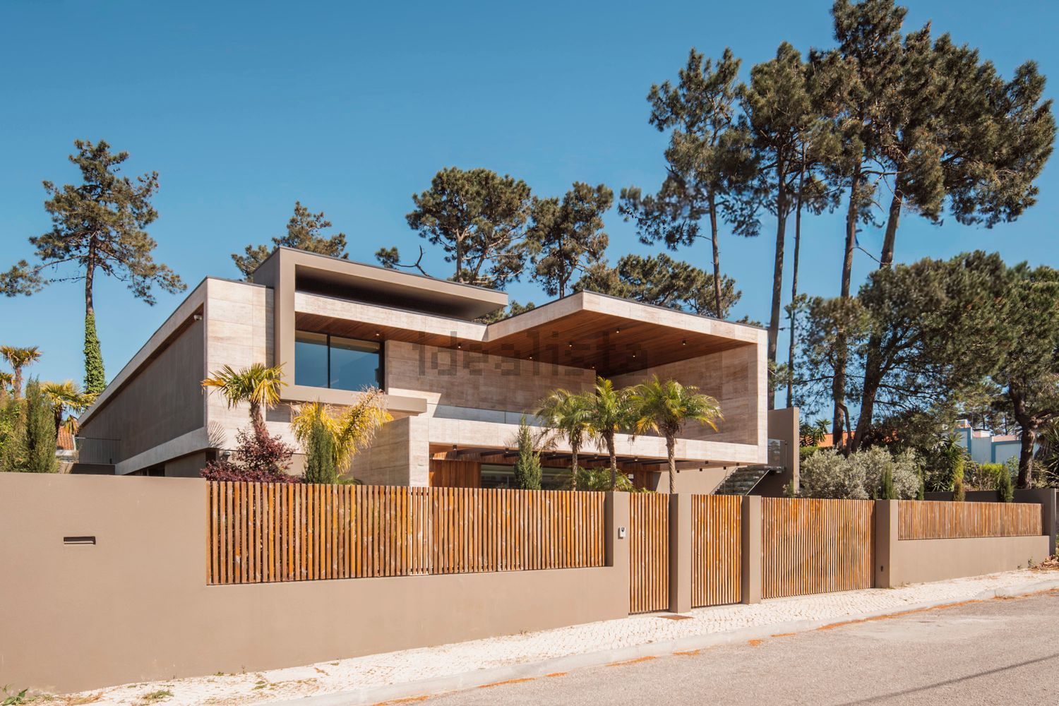 小楼房或独栋别墅出售在Avenida do Mar - 外立面