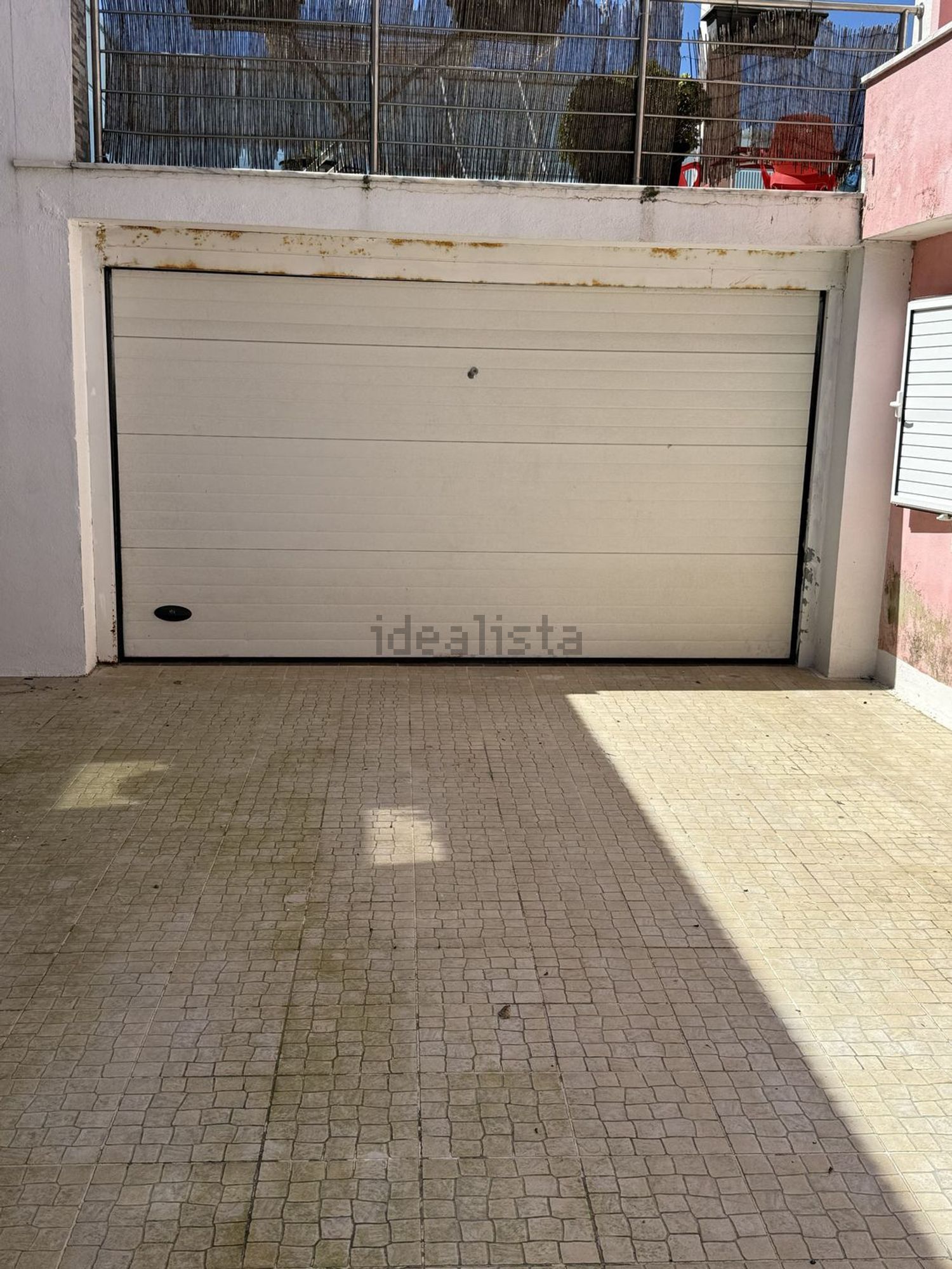 小楼房或独栋别墅出售在Porto Salvo - 停车位