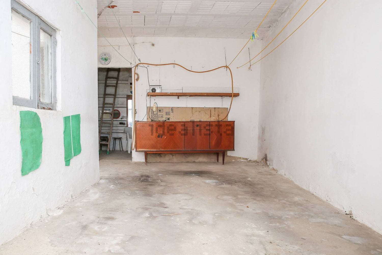 小楼房或独栋别墅出售在Rua das Flores - 储藏室