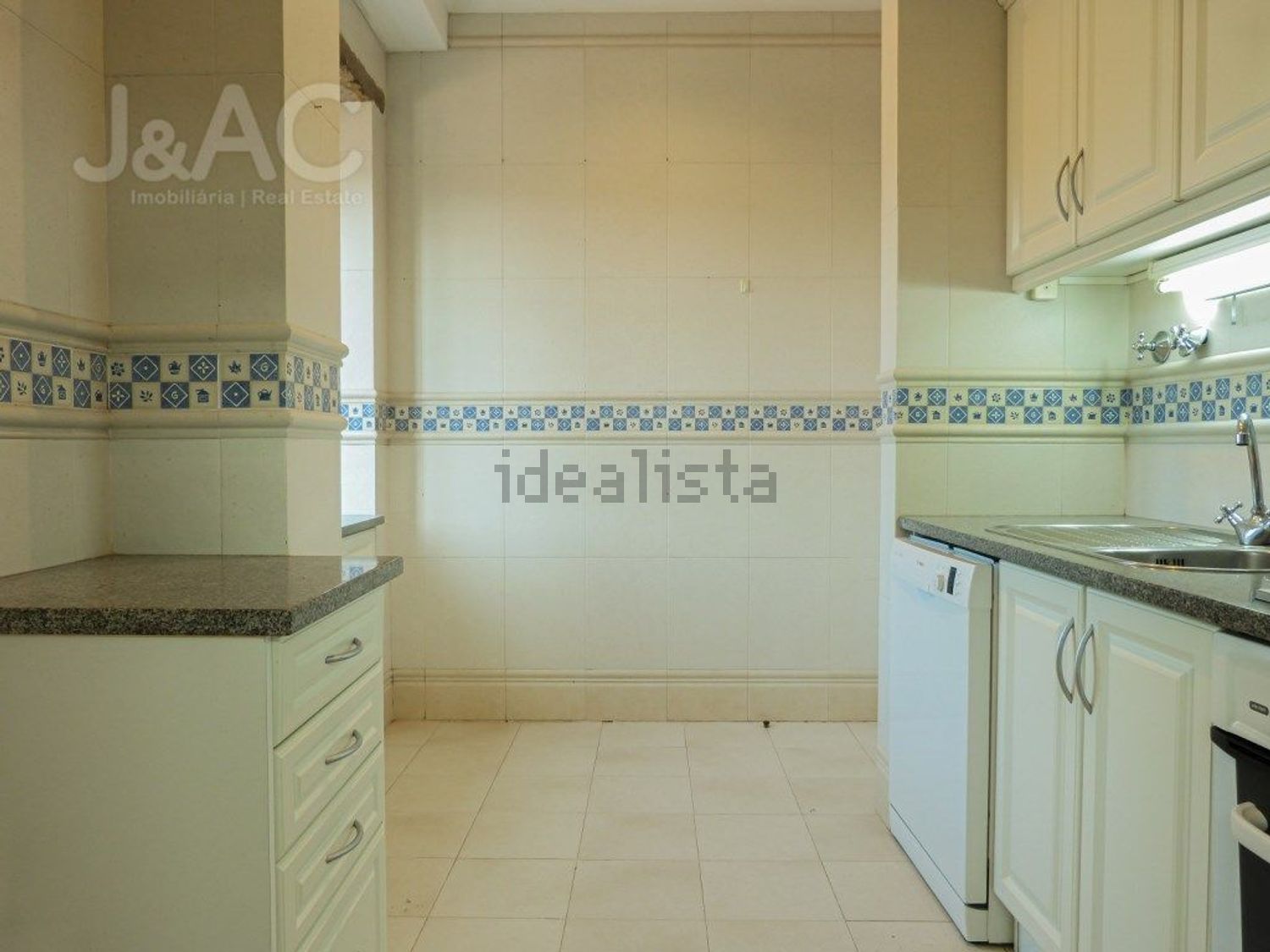 出租公寓 t2在Rua Antonio Carlos Oliveira - 厨房