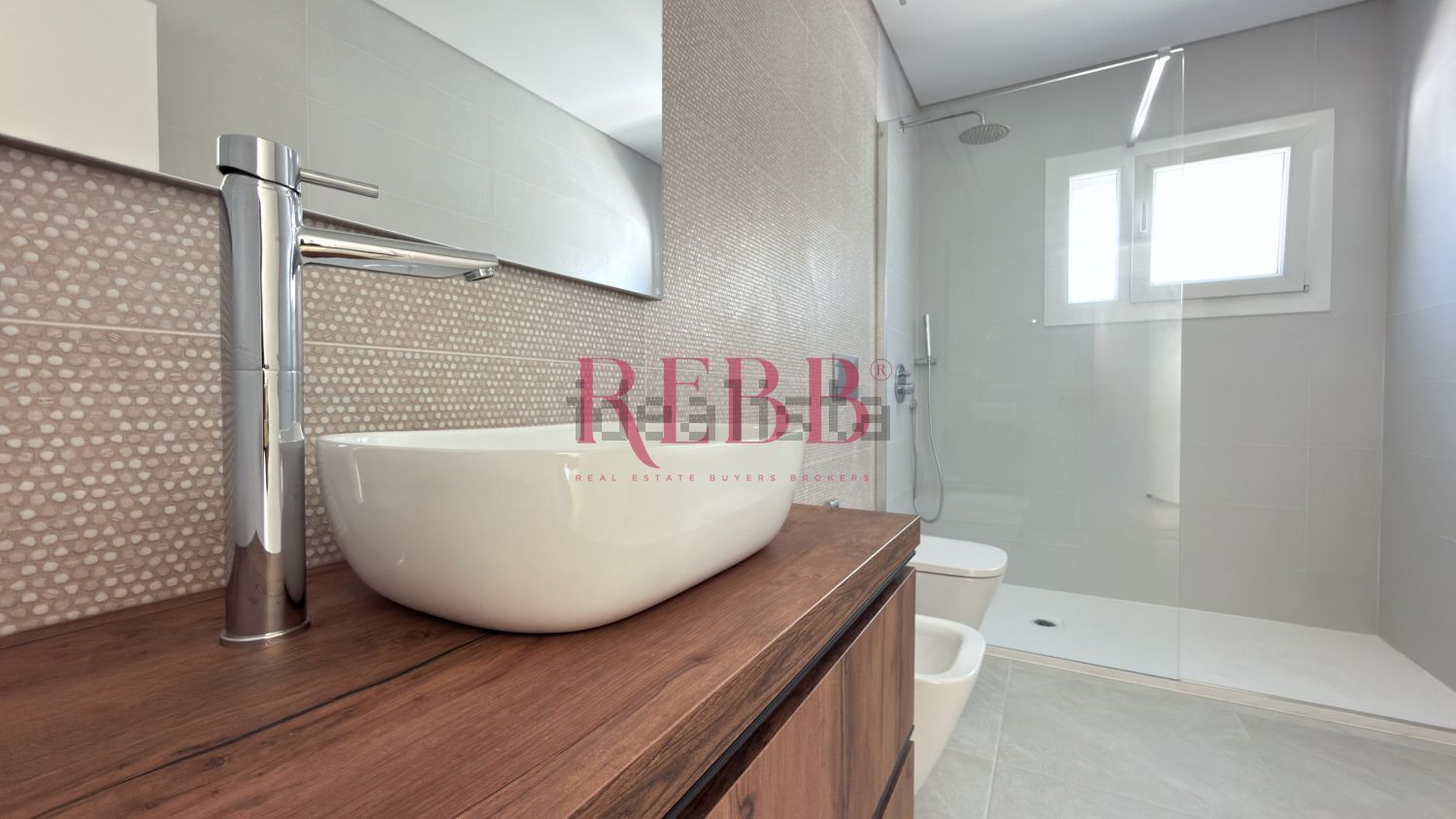 小楼房或独栋别墅出售在Rua Almada Negreiros - 卫生间