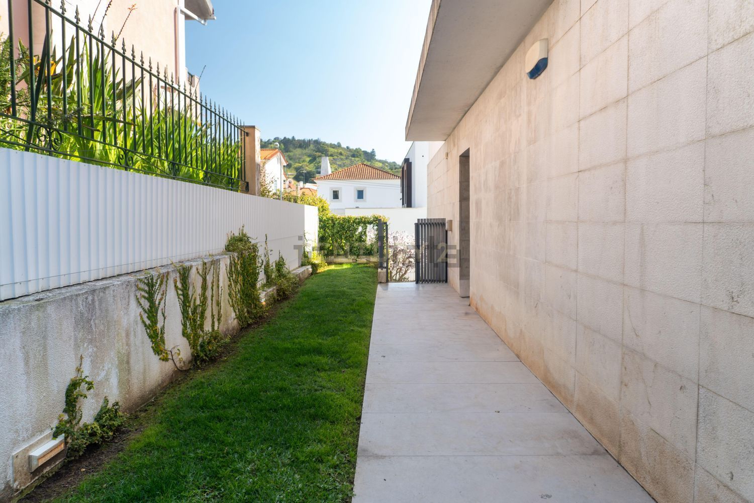 小楼房或独栋别墅出售在Rua dos Lilazes, 8 - 阳台