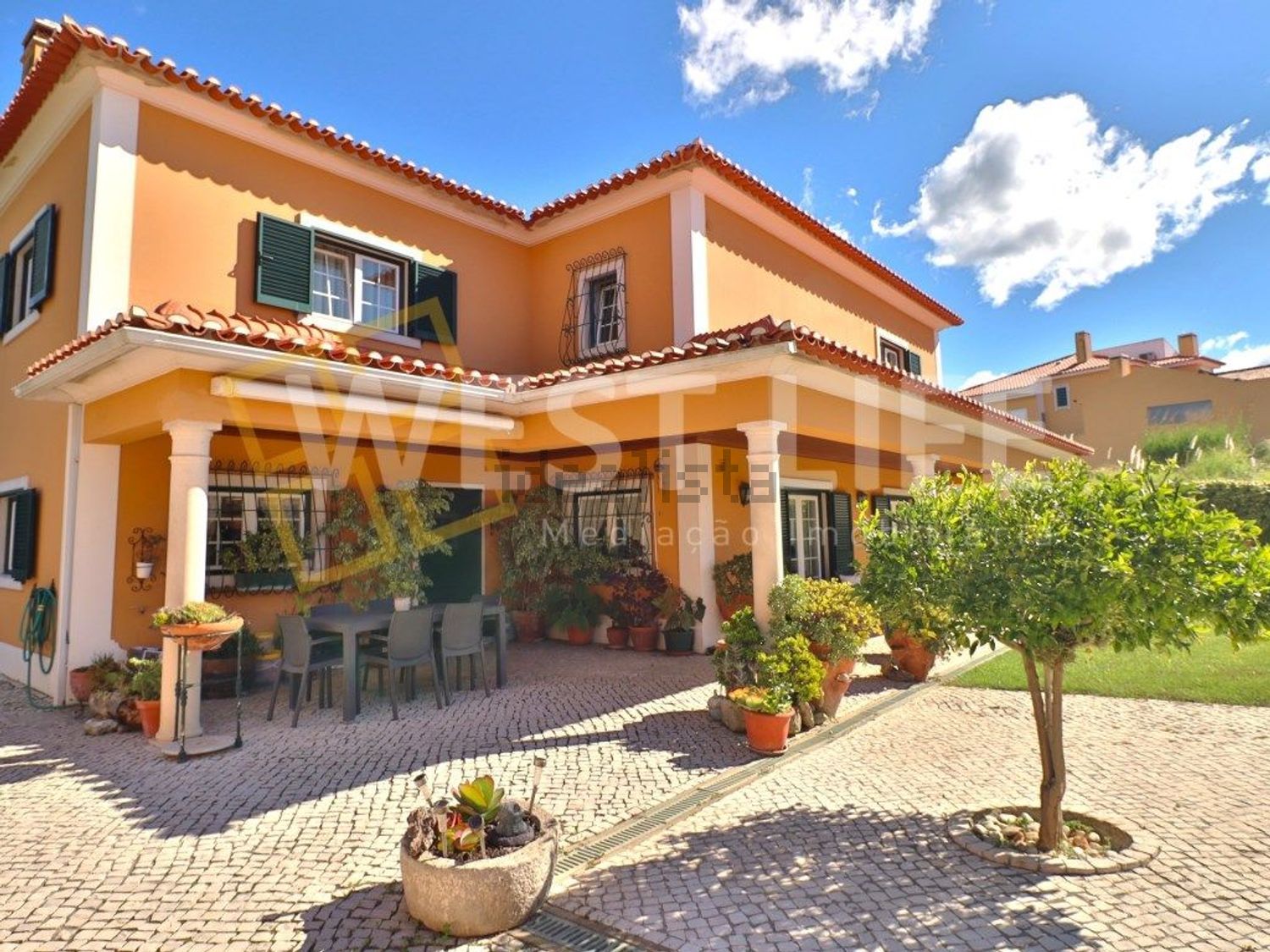 小楼房或独栋别墅出售在Turcifal - 外立面