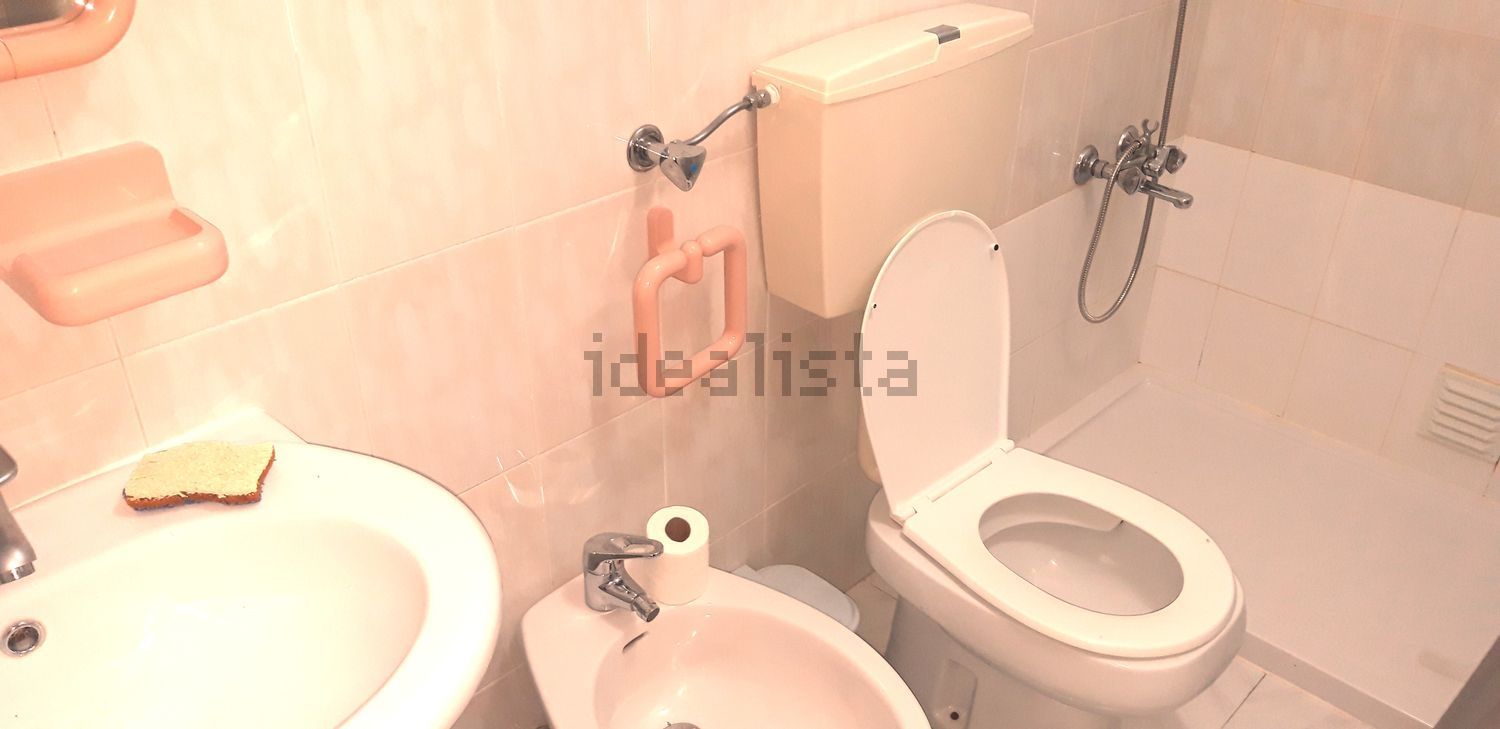 出租房间在Rua Ferreira de Castro, 9 - 卫生间