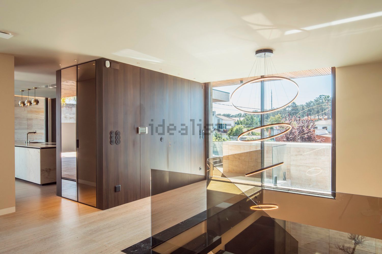 小楼房或独栋别墅出售在Avenida do Mar - 楼梯