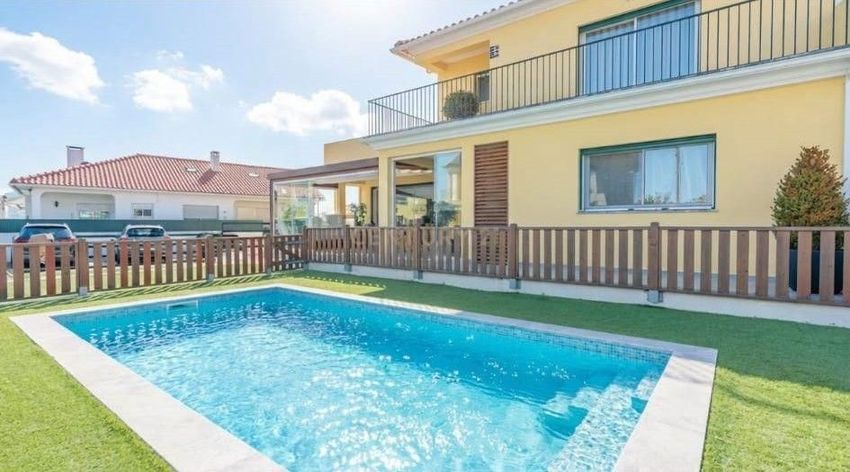 小楼房或独栋别墅出售在Avenida Engenheiro Arantes e Oliveira, 4