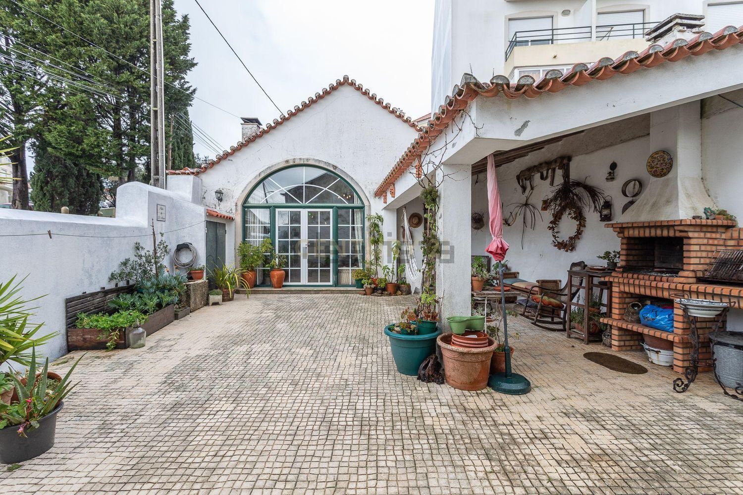 小楼房或独栋别墅出售在Rua Nossa Senhora dos Remédios, 32 - 外立面