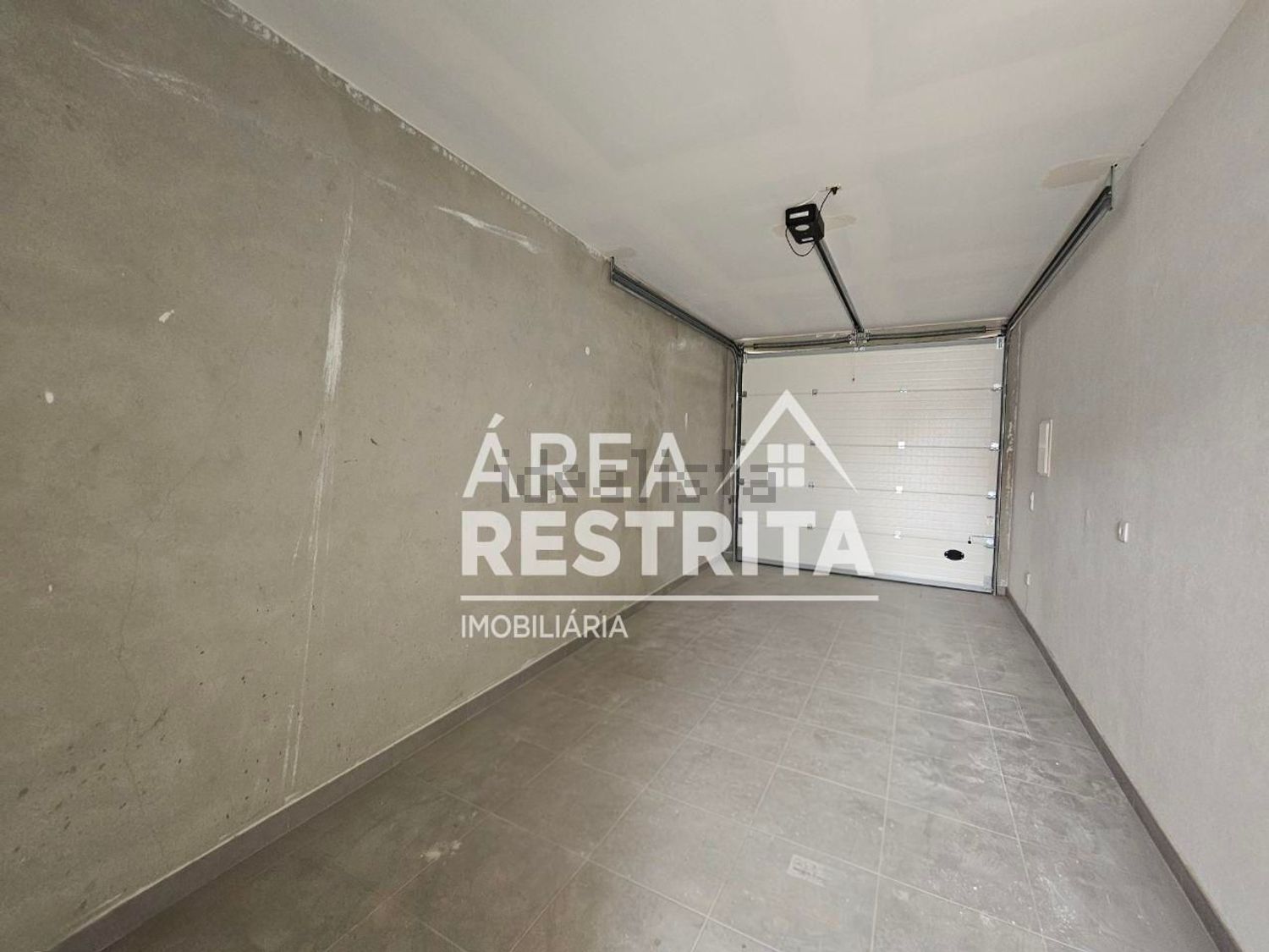 小楼房或独栋别墅出售在Vale de Choupos - Choilo - Galeotas - 停车位