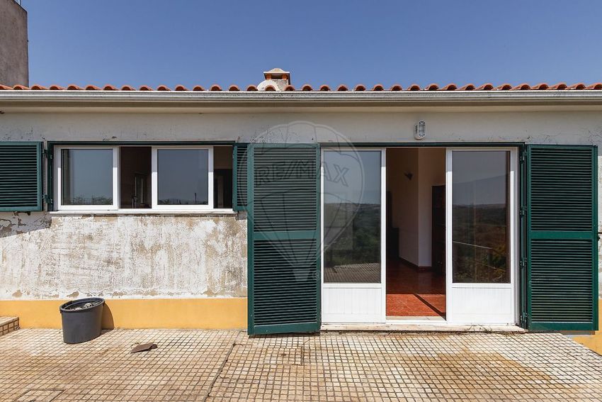 小楼房或独栋别墅出售在Estrada do Casal Sequeiro