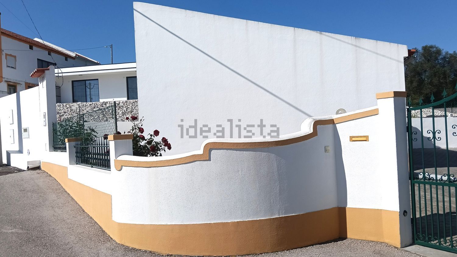 小楼房或独栋别墅出售在Rua do Barrancão, 25 - 入口 / 出口