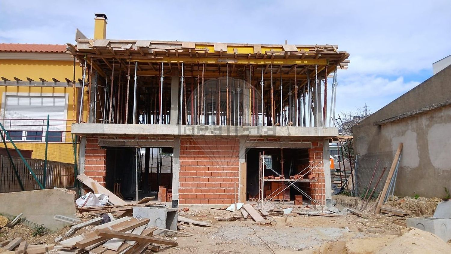 小楼房或独栋别墅出售在Rua Vale Rasteiro - 外立面