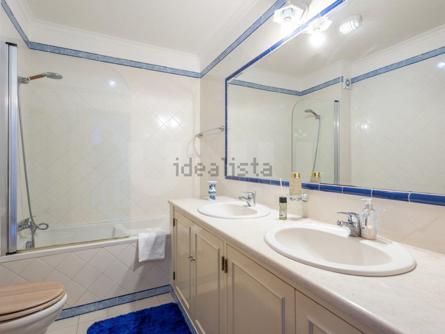 小楼房或独栋别墅出售在Rua José Joaquim de Miranda - 卫生间