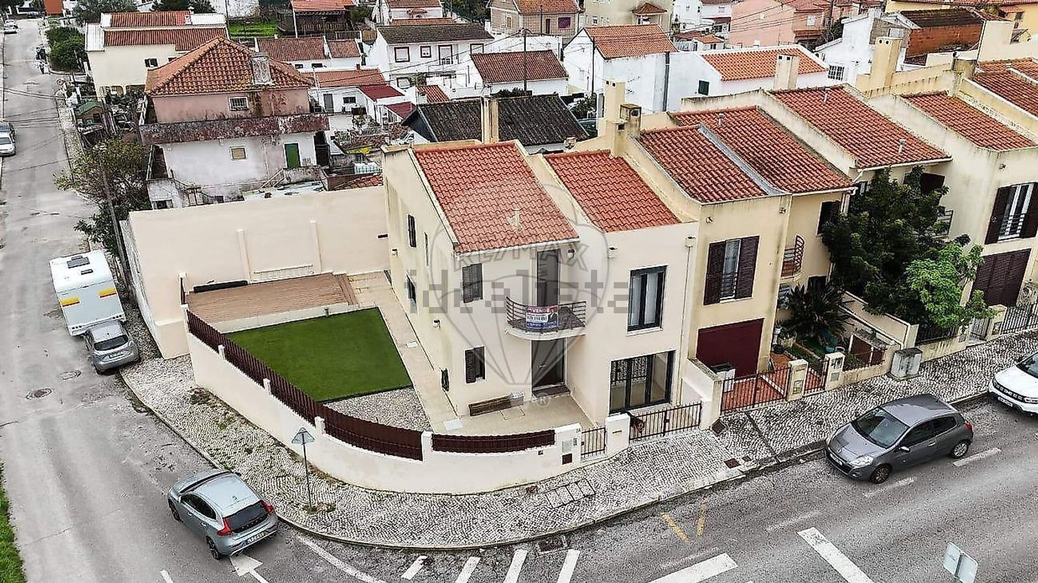 小楼房或独栋别墅出售在Rua Rui Pinto de Azevedo - 照片