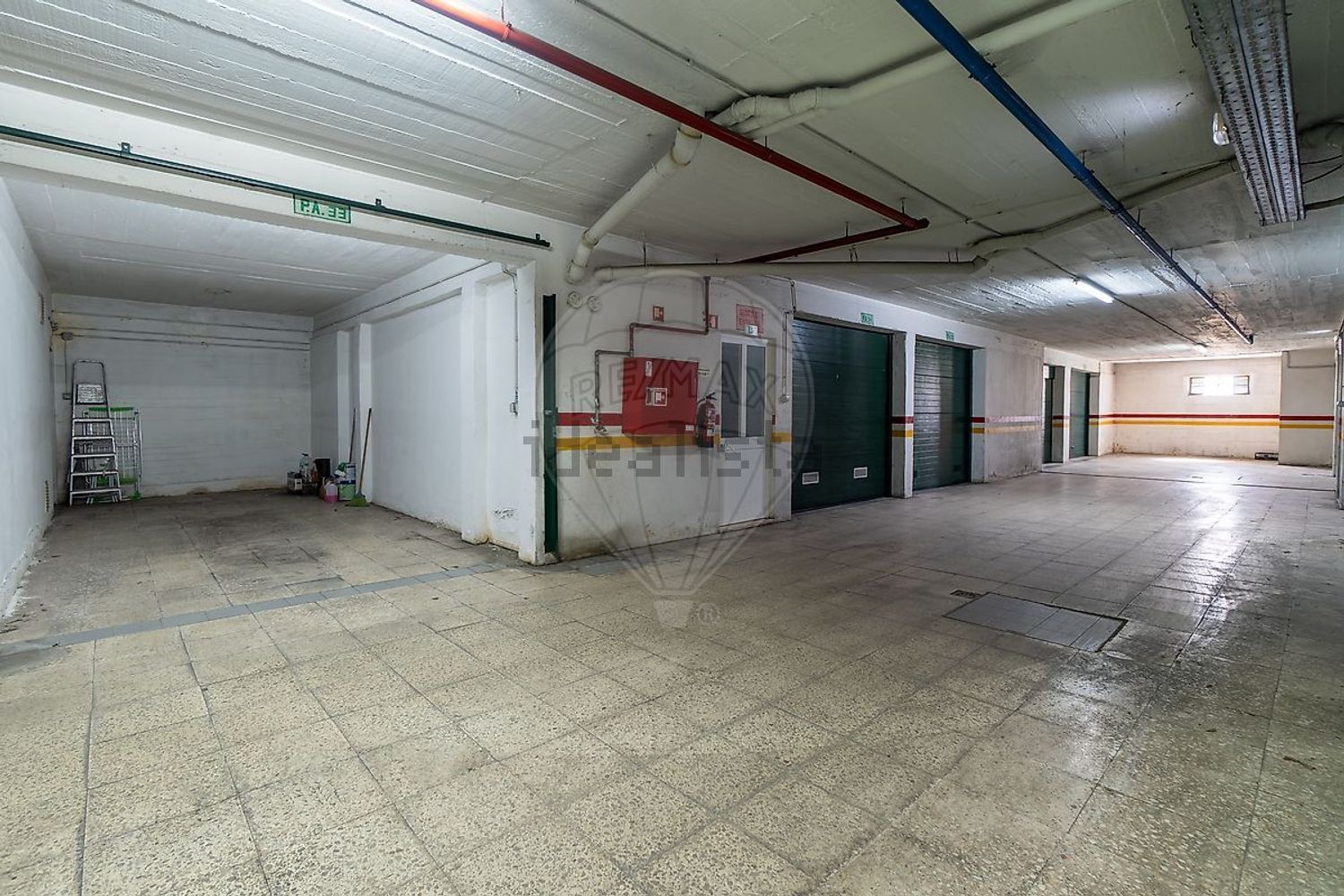 公寓 t2出售在Travessa da Cruz - 停车位