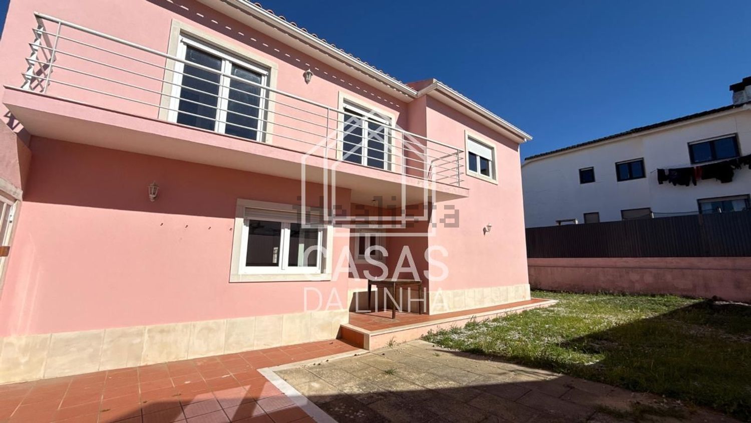 出租小楼房或独栋别墅在Tires - 外立面