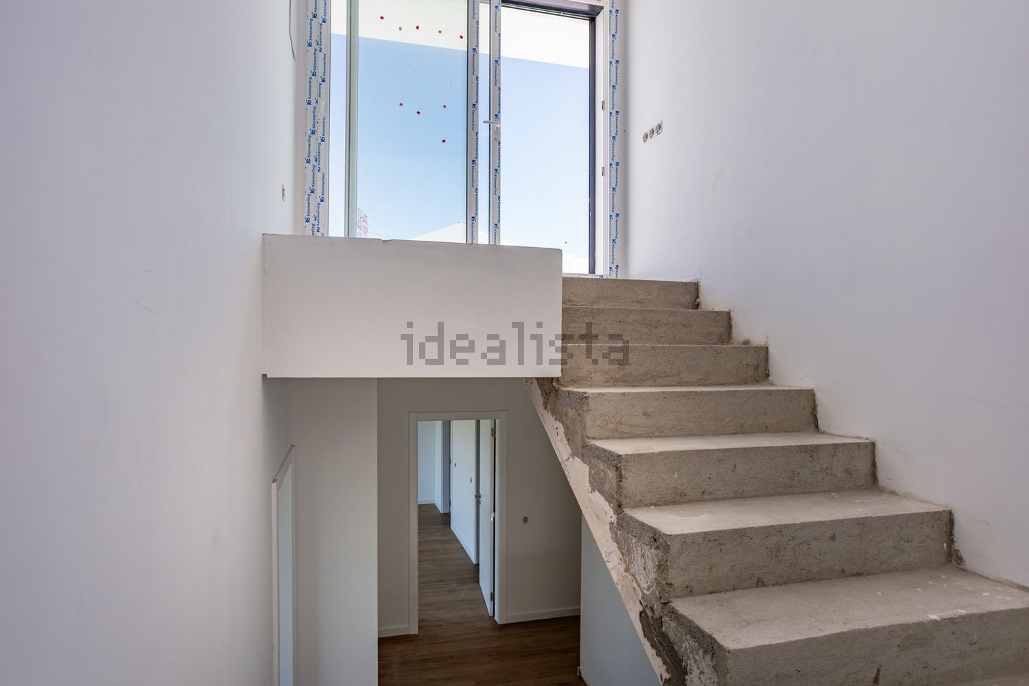 双拼别墅出售在Avenida Raul Brandão - 楼梯