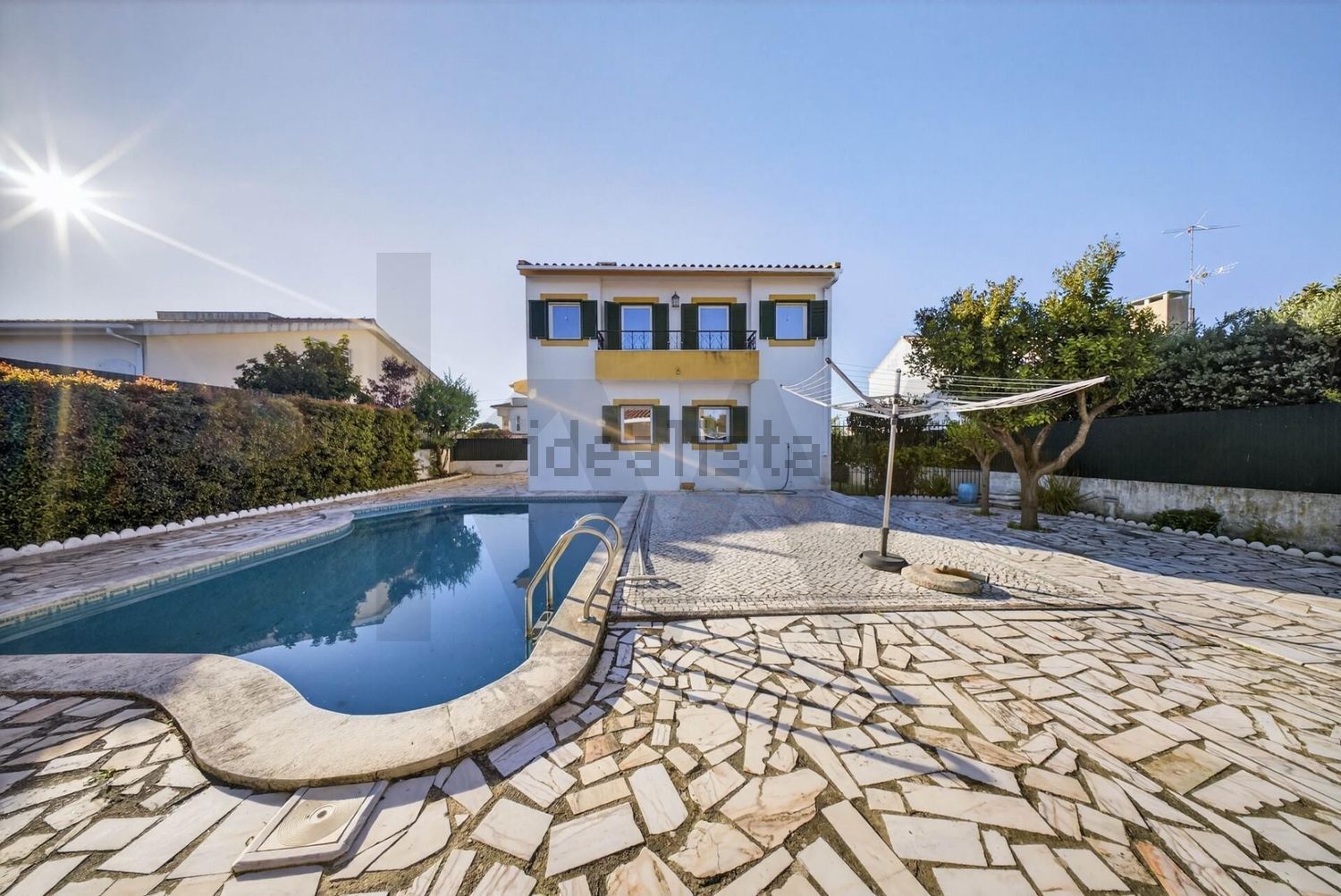 小楼房或独栋别墅出售在Rua da Mesquita s/n - 游泳池