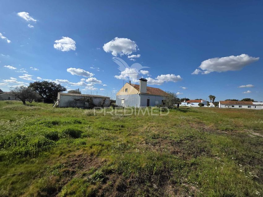 小楼房或独栋别墅出售在Rua Cândido de Matos Vieira