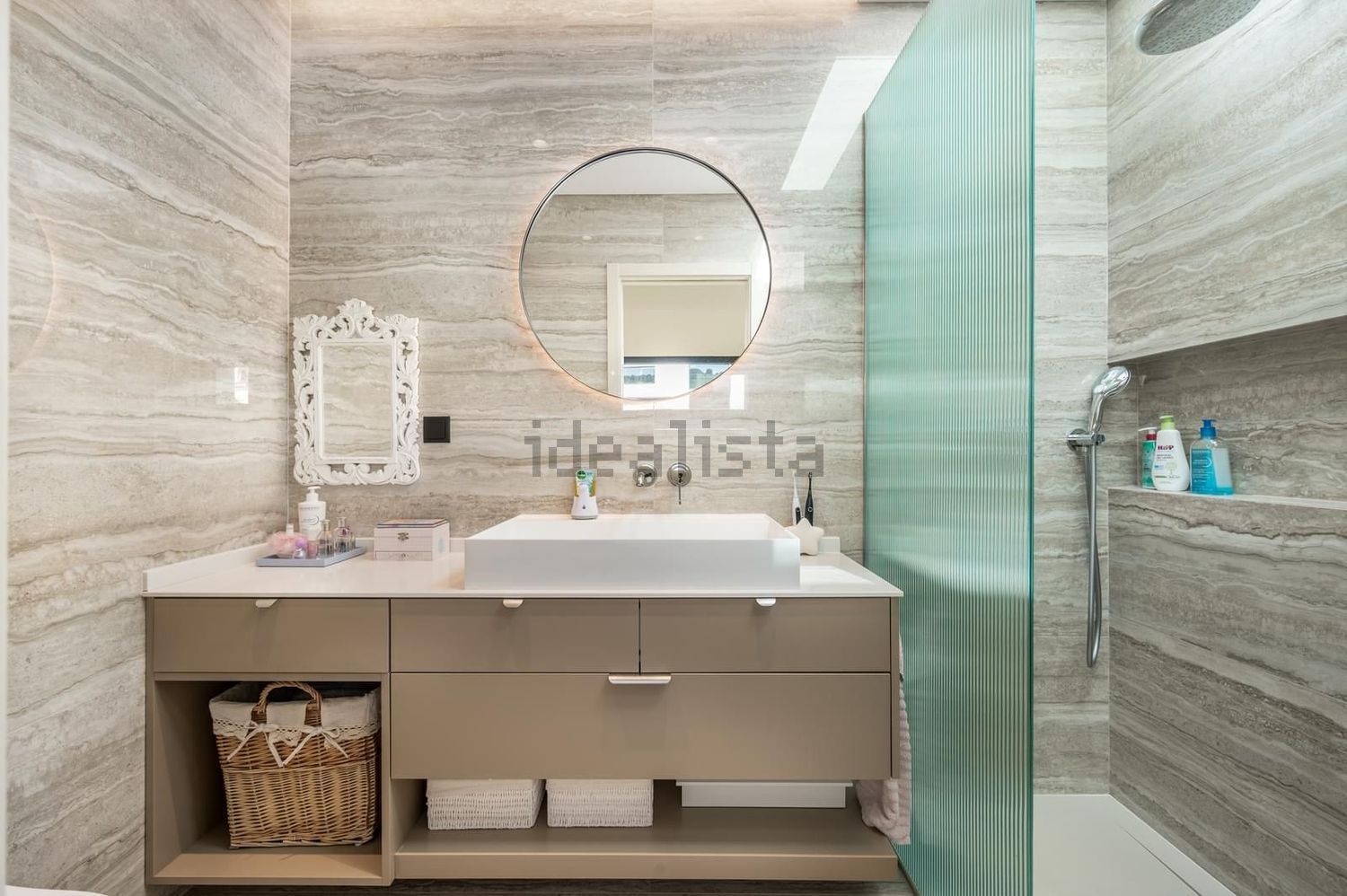 小楼房或独栋别墅出售在Rua das Lombas - 卫生间