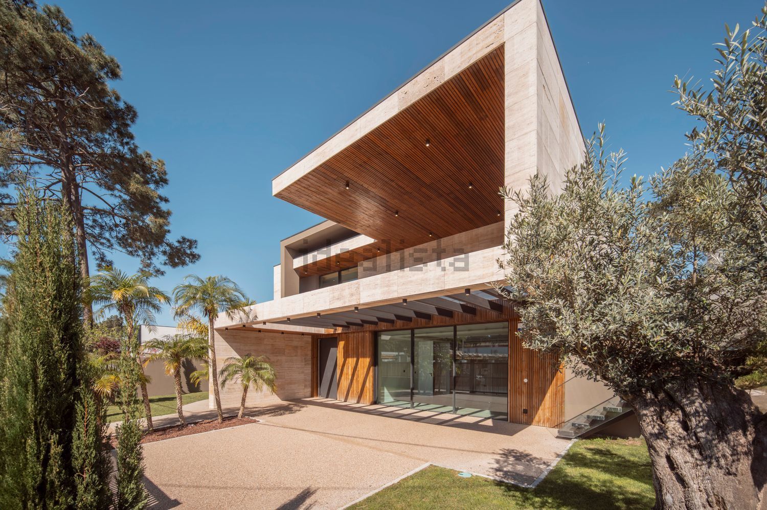 小楼房或独栋别墅出售在Avenida do Mar - 外立面