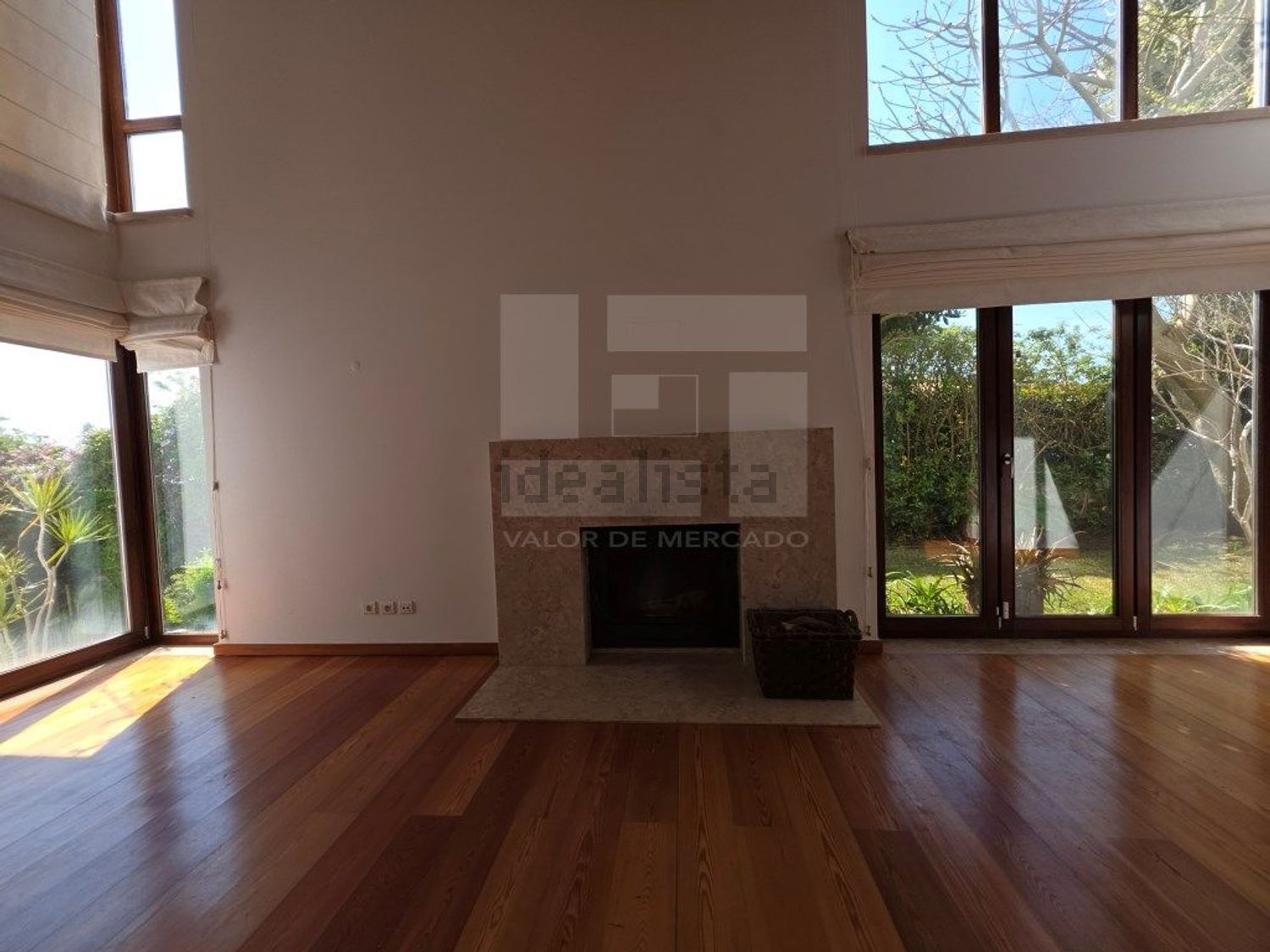 出租小楼房或独栋别墅在Rua Mato da Mina, 22 - 客厅