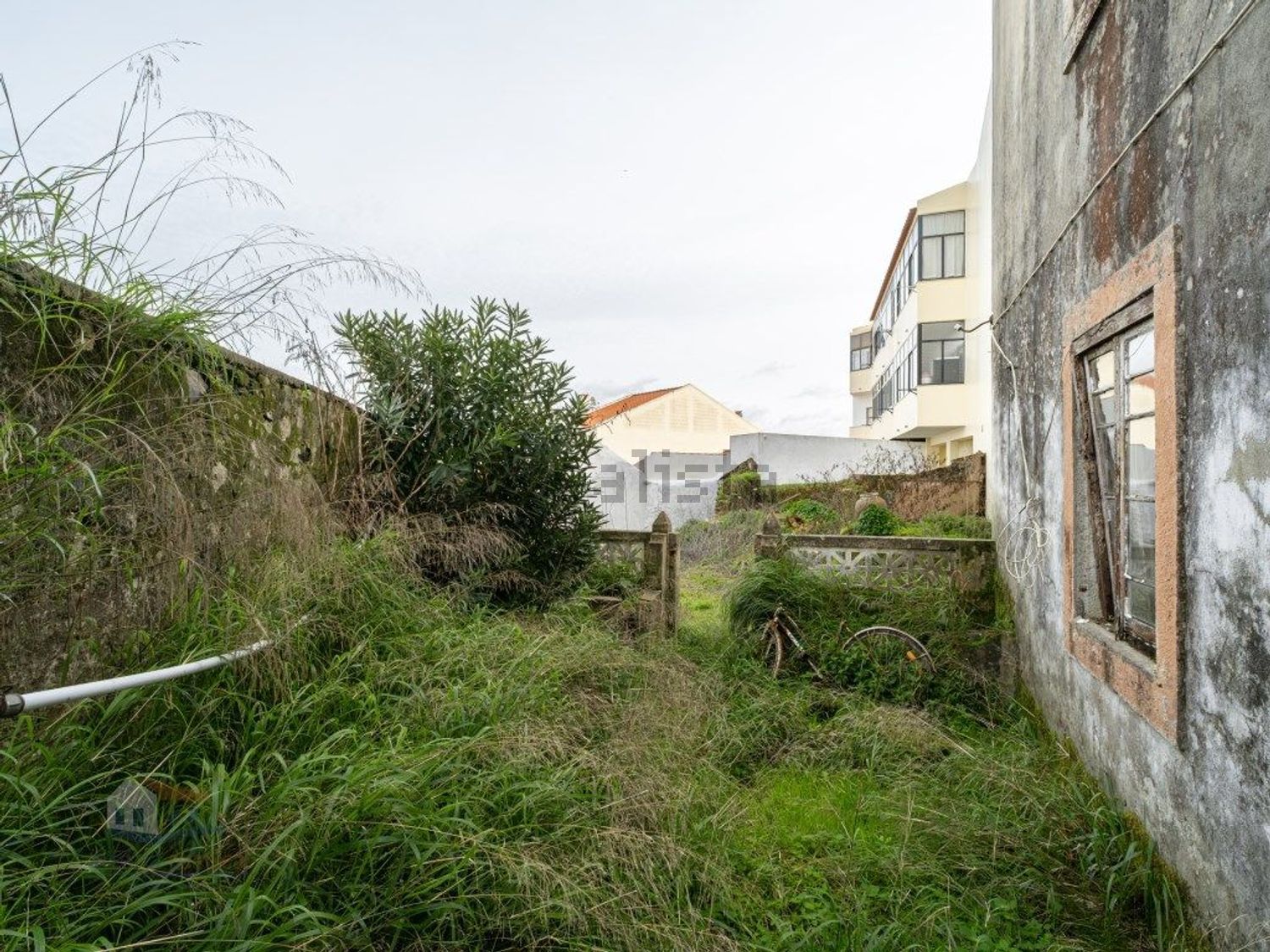 小楼房或独栋别墅出售在Cercal - 花园