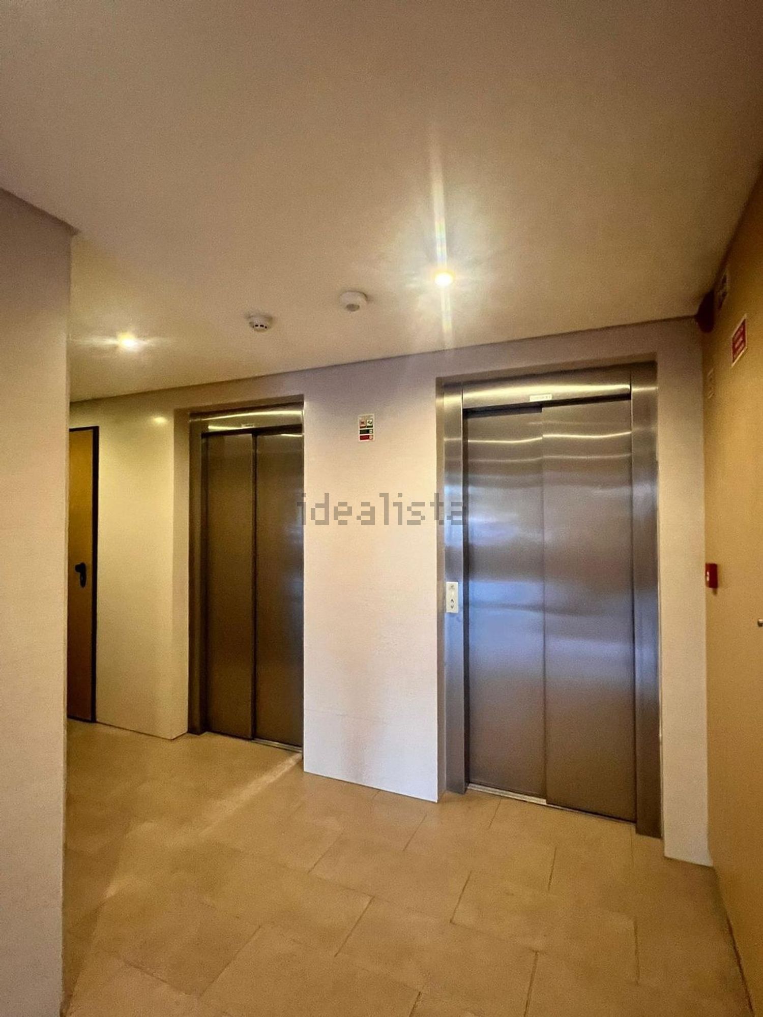 出租房间在Avenida Infante Dom Henrique, 10 - 前厅